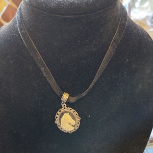 Vintage Gold Cameo Pendant Necklace